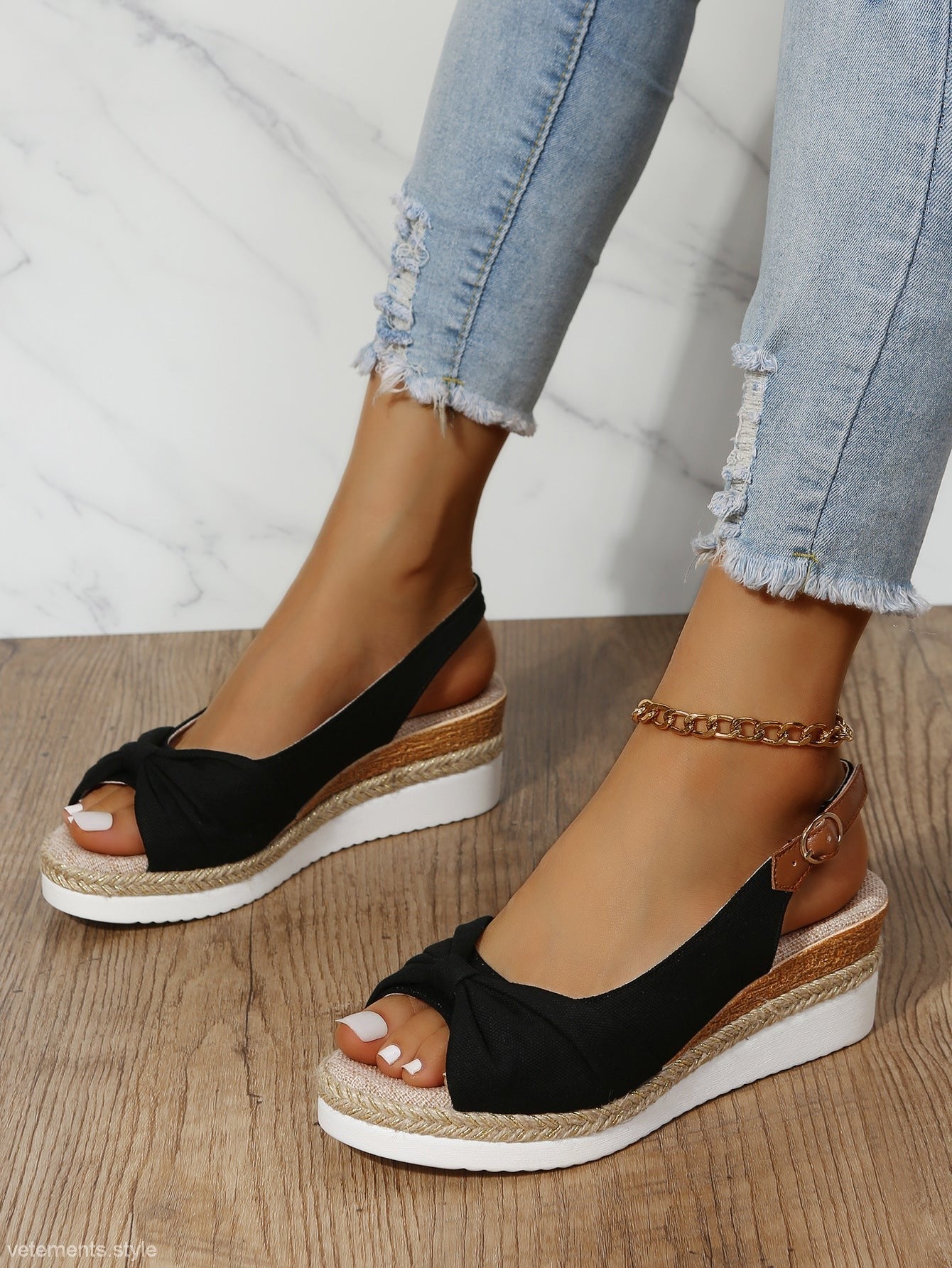 CHIC AND COMFY WOMEN'S SANDALS-VETEMENTS 