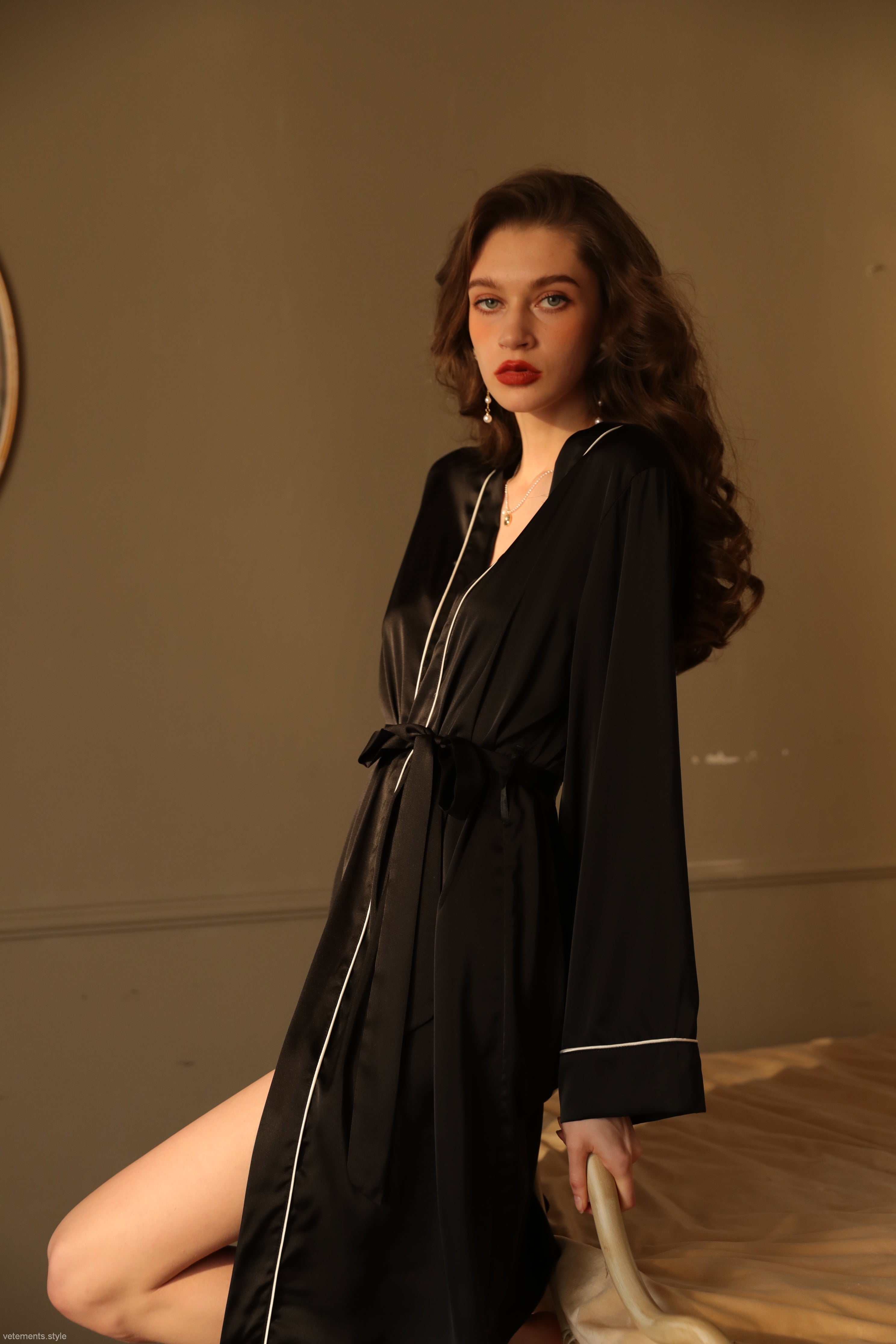 ELEGANT SILK NIGHT-ROBE-VETEMENTS 