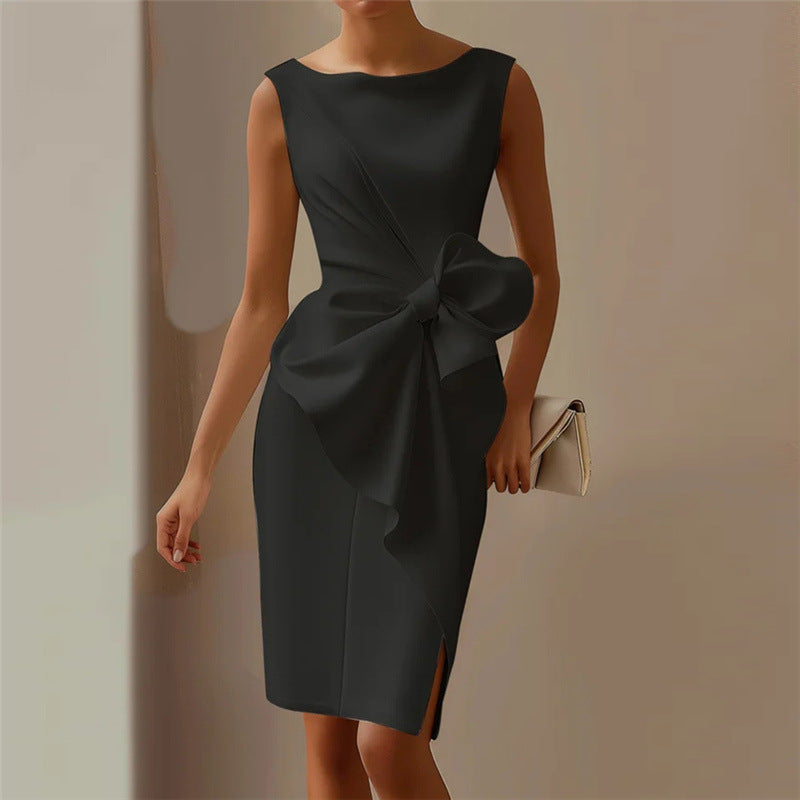 Sleeveless black dress with bow, ideal for elegant fashion occasions and Langry style