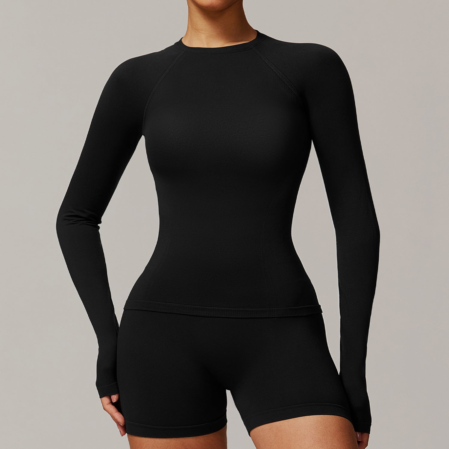 Black long-sleeved langry top and shorts set for fashionable running sportswear