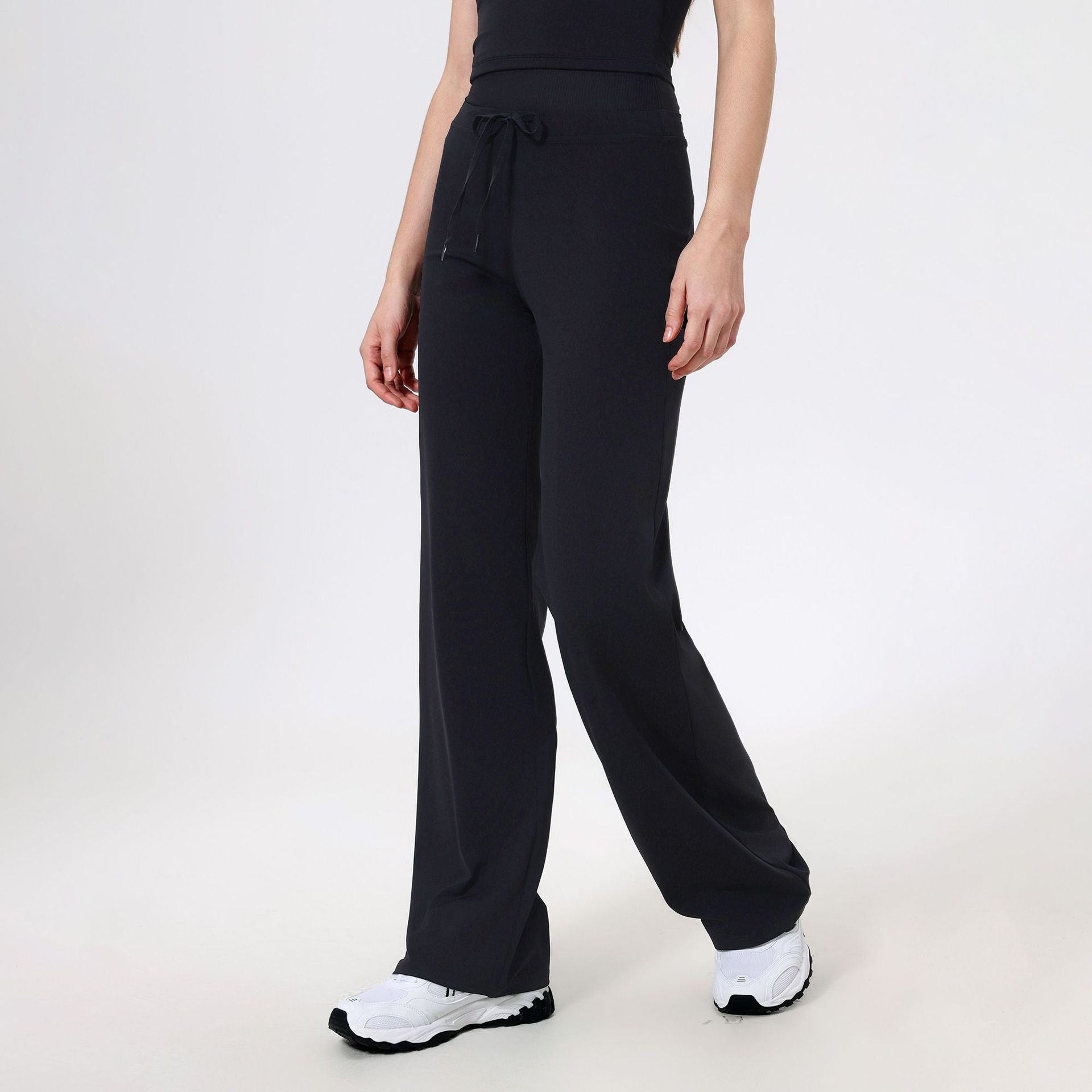 Black wide-leg sweatpants with drawstring waist, perfect for fashion and ملابس