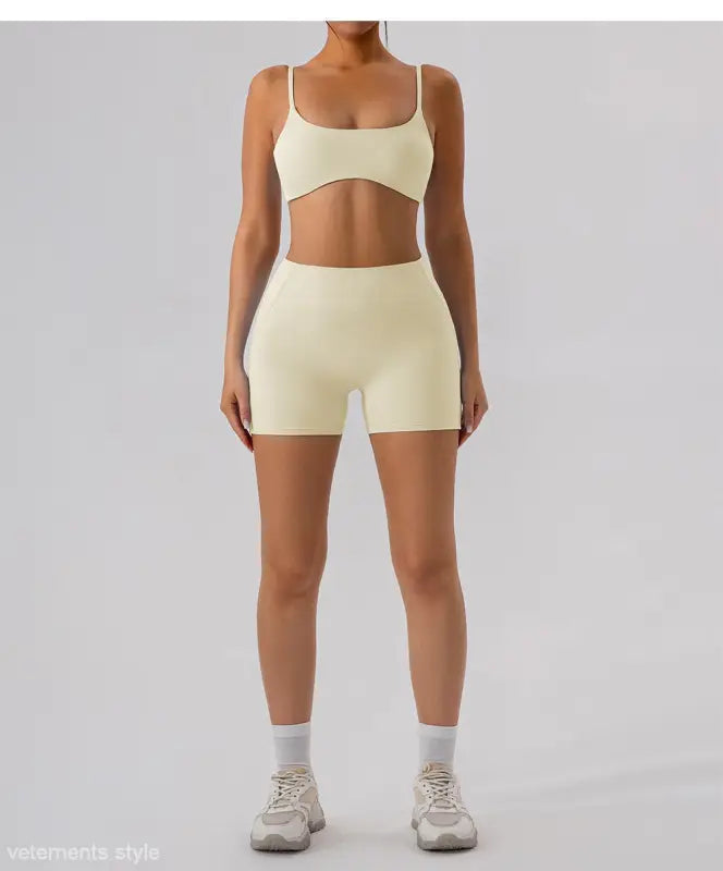 OUTER WEAR CLOSE FITTING YOGA SHORTS-VETEMENTS 