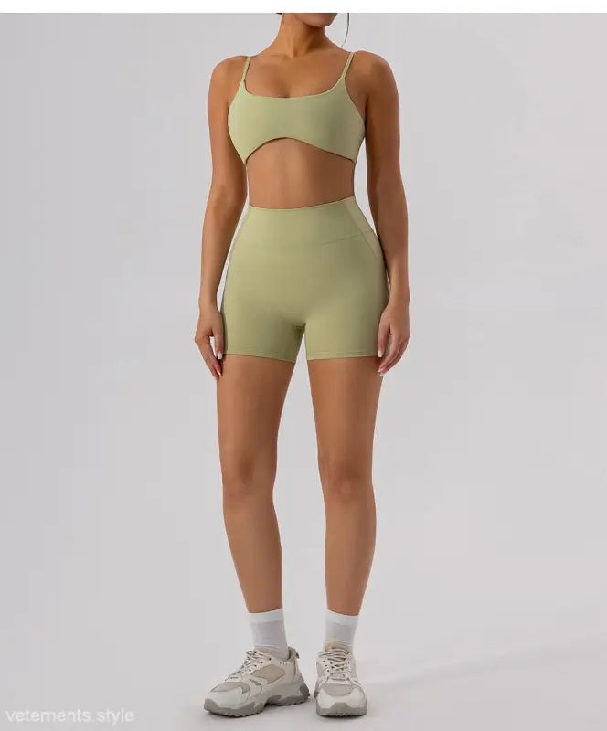 OUTER WEAR CLOSE FITTING YOGA SHORTS-VETEMENTS 