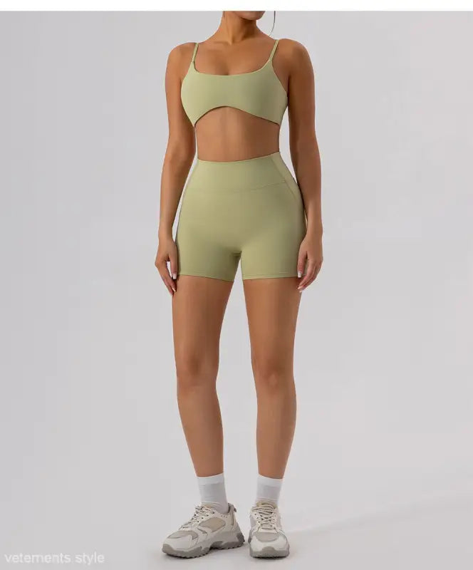 OUTER WEAR CLOSE FITTING YOGA BRA-VETEMENTS 