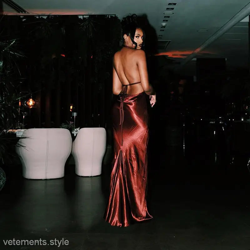 ELEGANT HALTER BACKLESS DRESS-VETEMENTS 