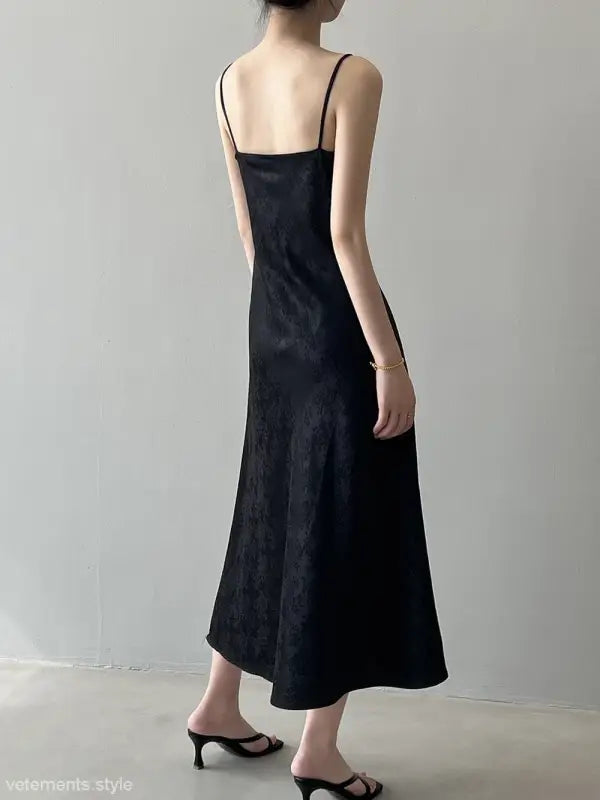 ELEGANT JACQUARD V NECK STRAP DRESS-VETEMENTS 