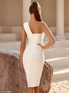 ELEGANT IN WHITE DRESS-VETEMENTS 