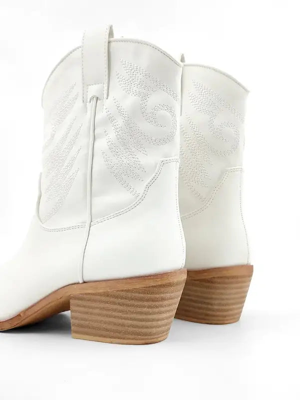 CLASSIC WHITE COWBOY BOOTS-VETEMENTS 