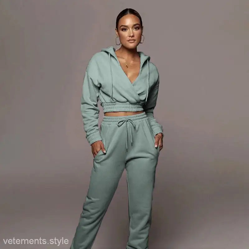 FASHIONABLE SWEATER SUIT-VETEMENTS 