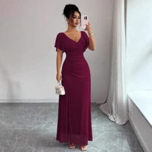 فستان سهرة بأكمام طائرة وشق