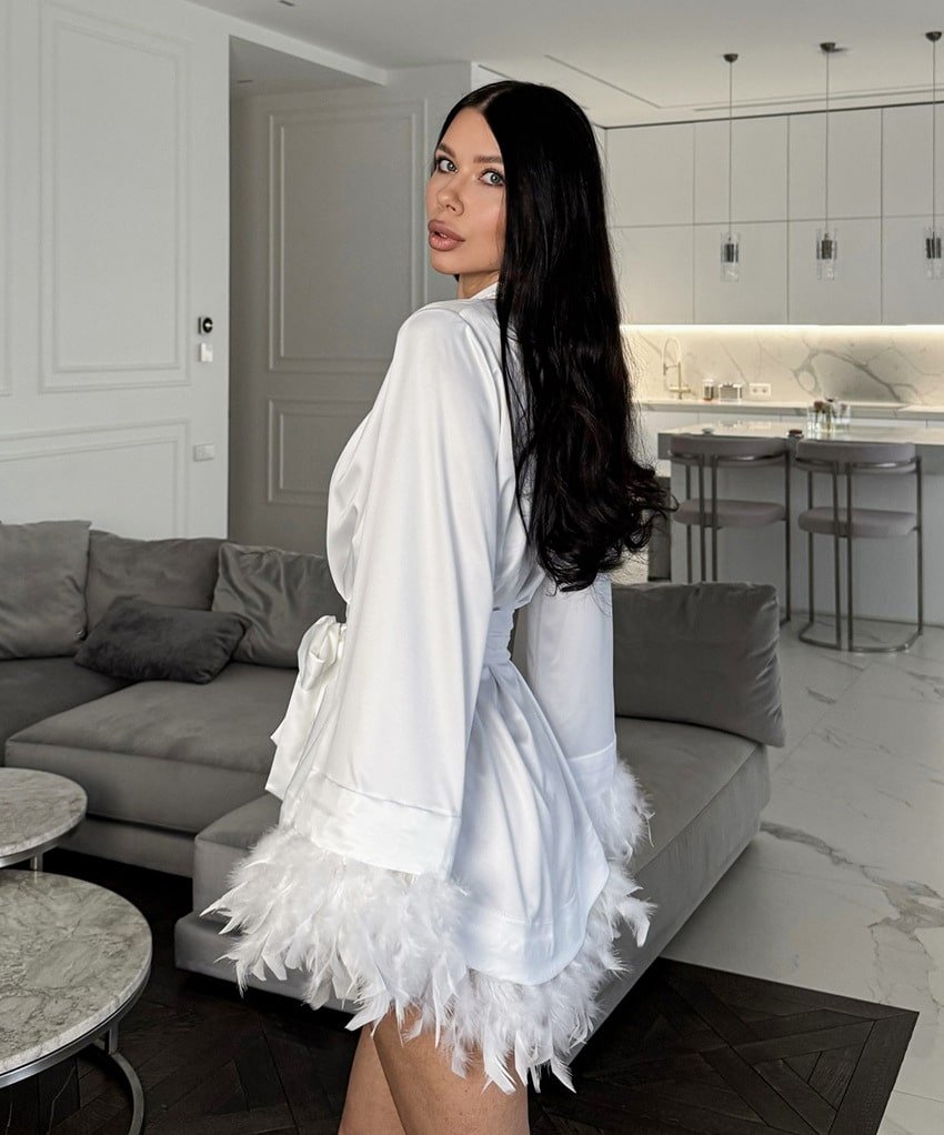 Feather High End Nightgown - Image 2