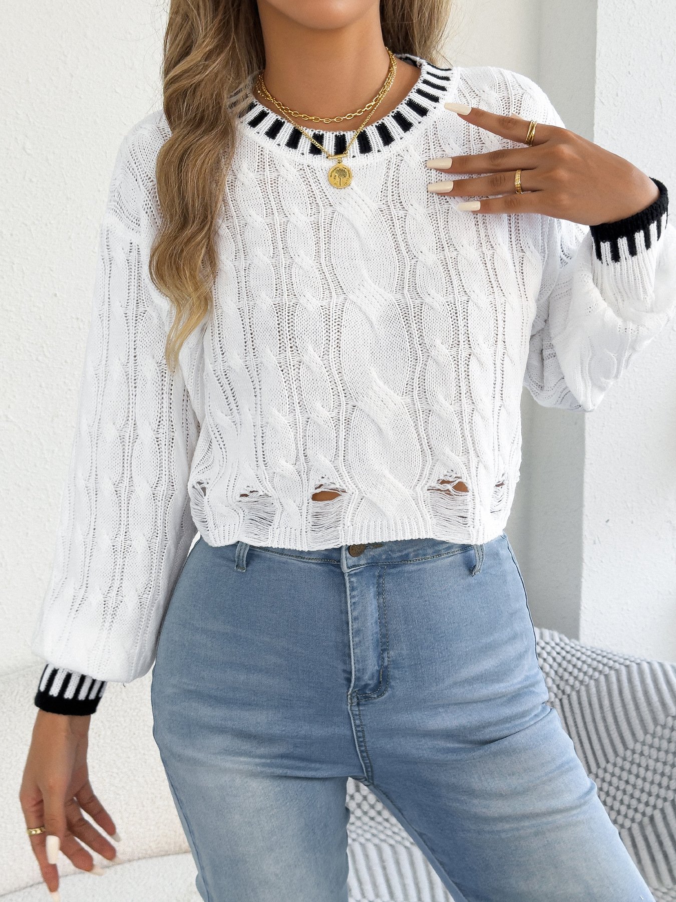 Casual Hem Short Sweater - Image 3